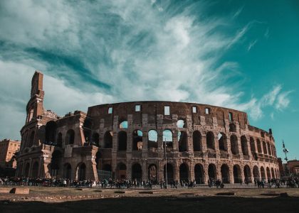 英超赔率解析：如何影响比赛结果与投注选择